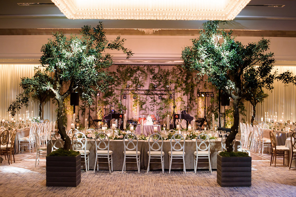 Best Chicago Luxury Wedding Planner LK Events Ritz Carlton Chicago Averyhouse Photography Spring Wedding