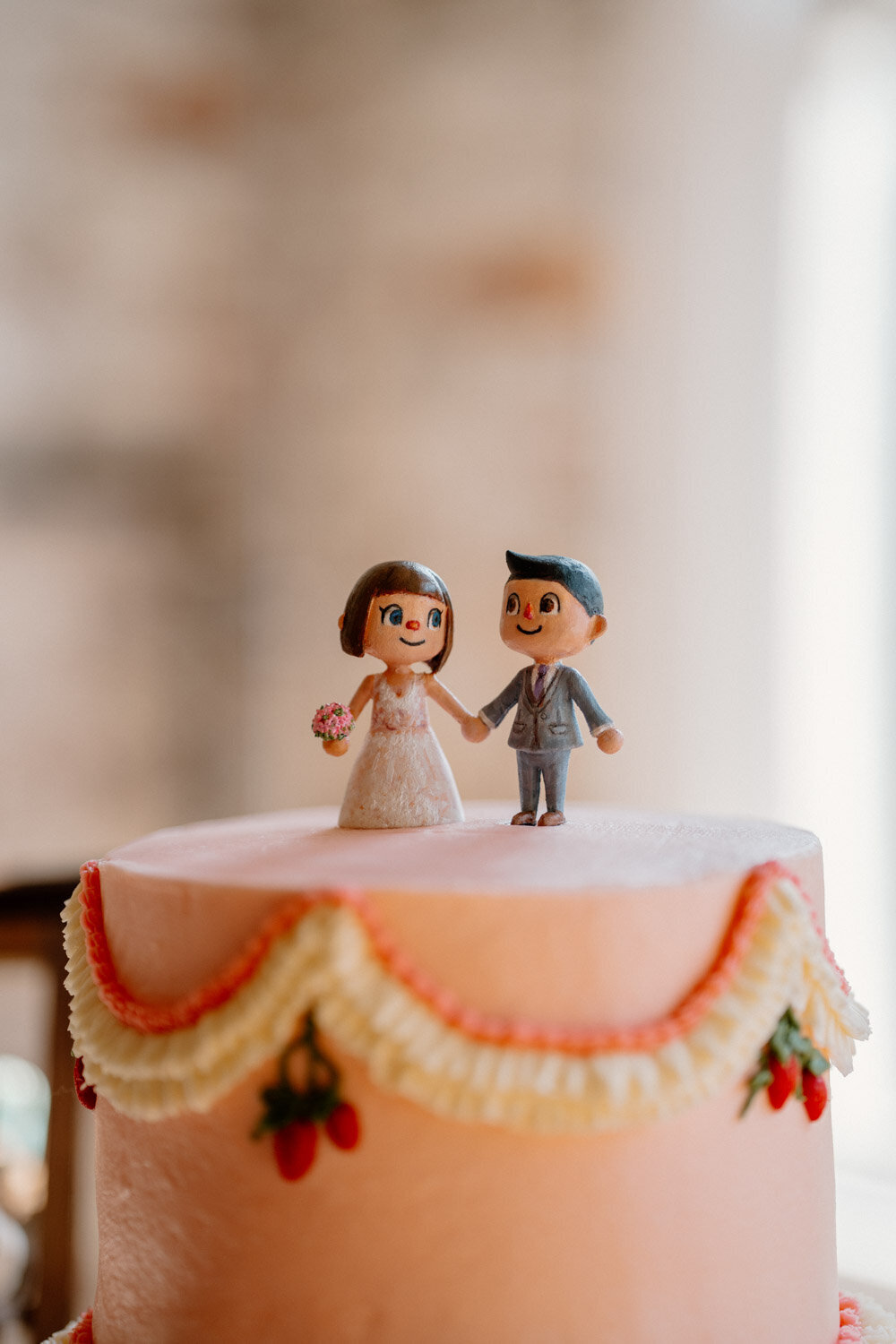 Bride and groom figure cake topper