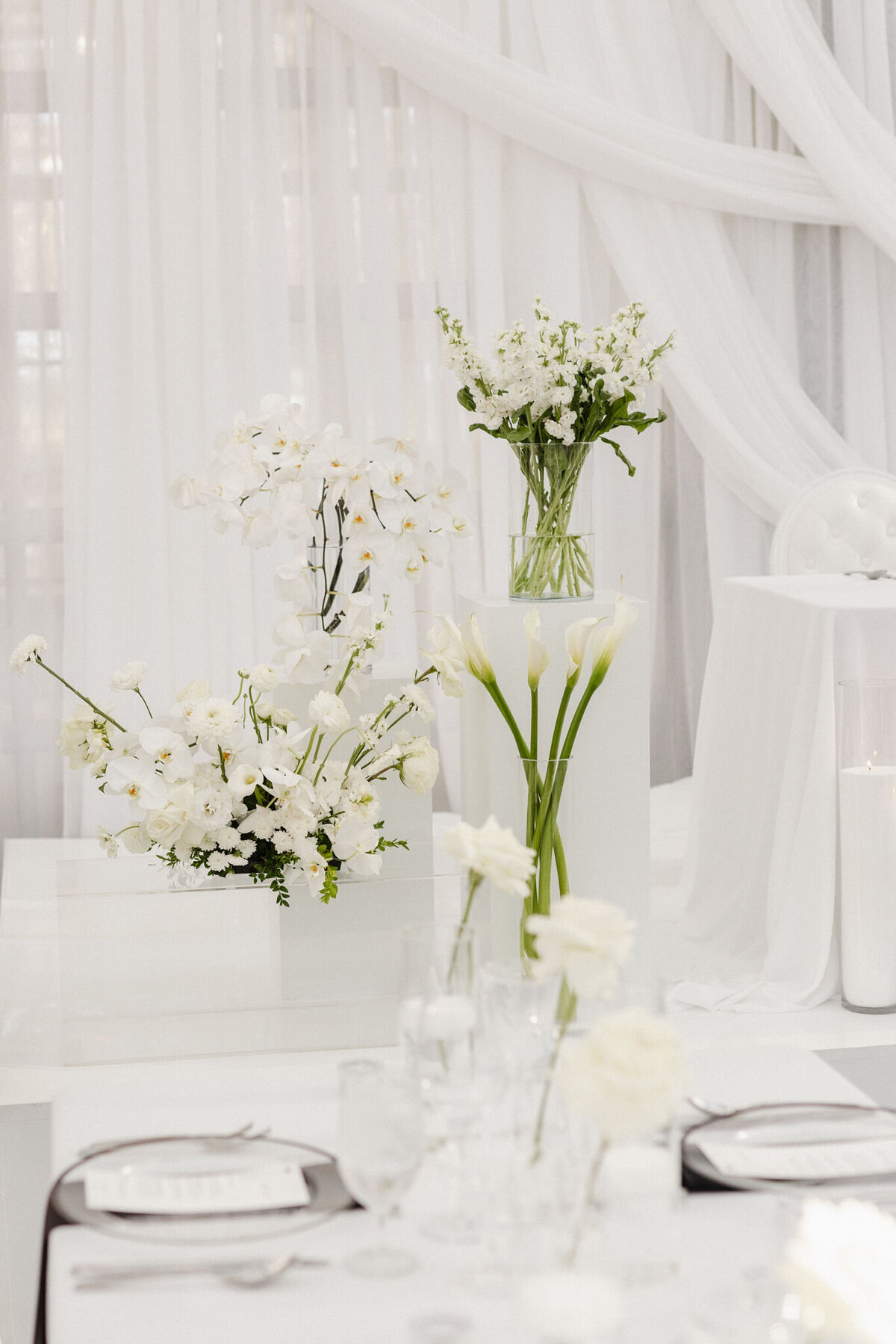 white-floral-centerpieces-enjoy-centre