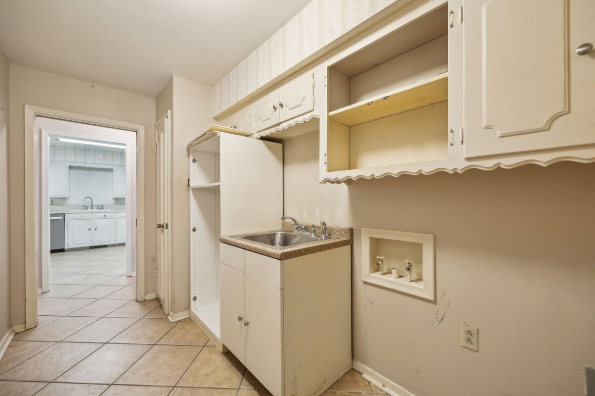 14214_edgecrest_dr_dallas_tx_laundry_room_-utility_room_with_sink_and_built_in_cabinetry_near_kitchen-_haven_realty_group
