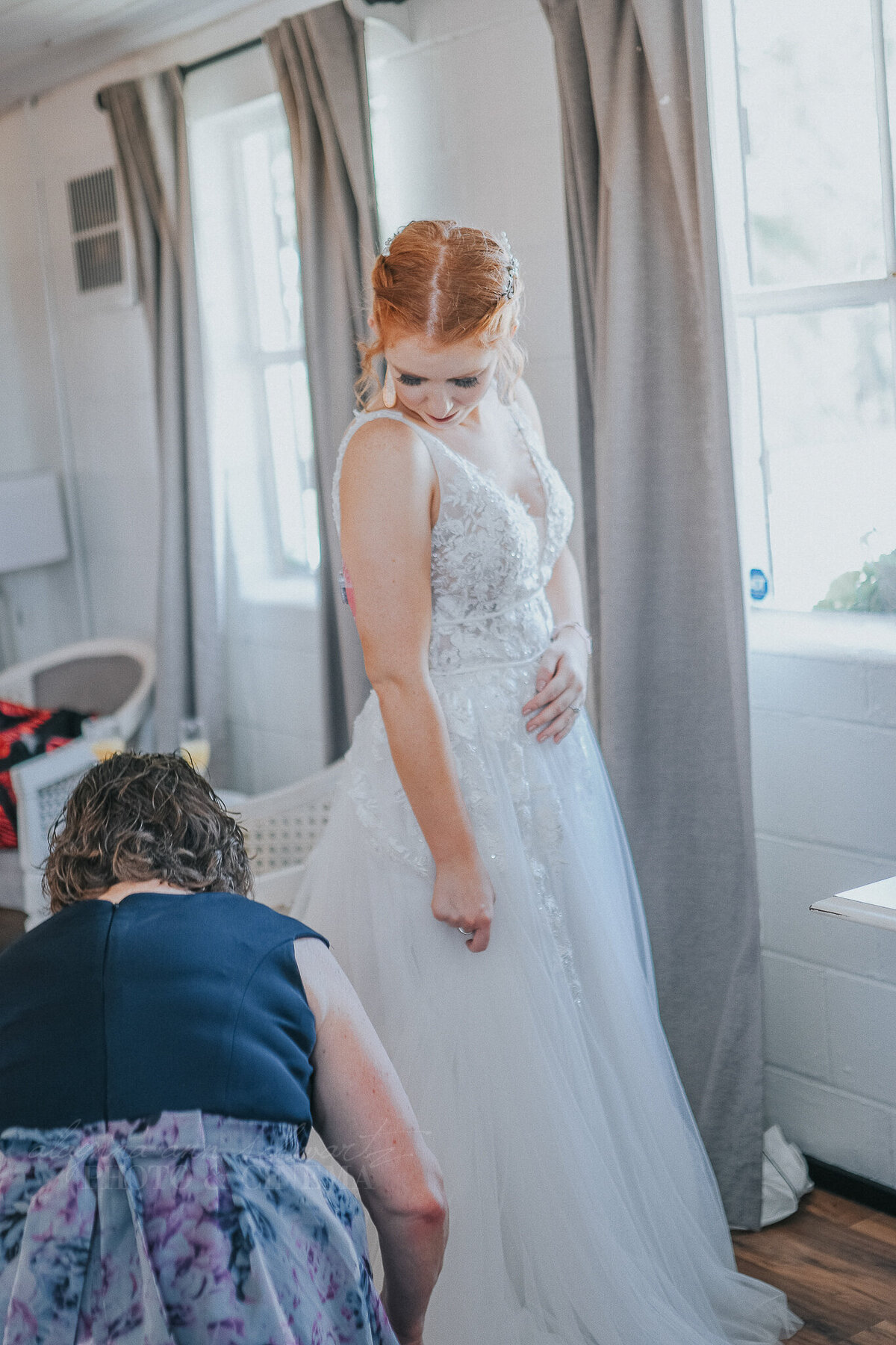 getting ready _ alaynna ann schwartz _ harpors vinyard _ iowa photographer _ playlife photography_0314