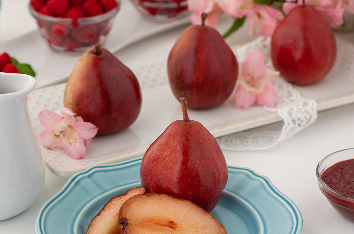foodphotography_bakedpears_chocolaterasberrysauce-4585-2