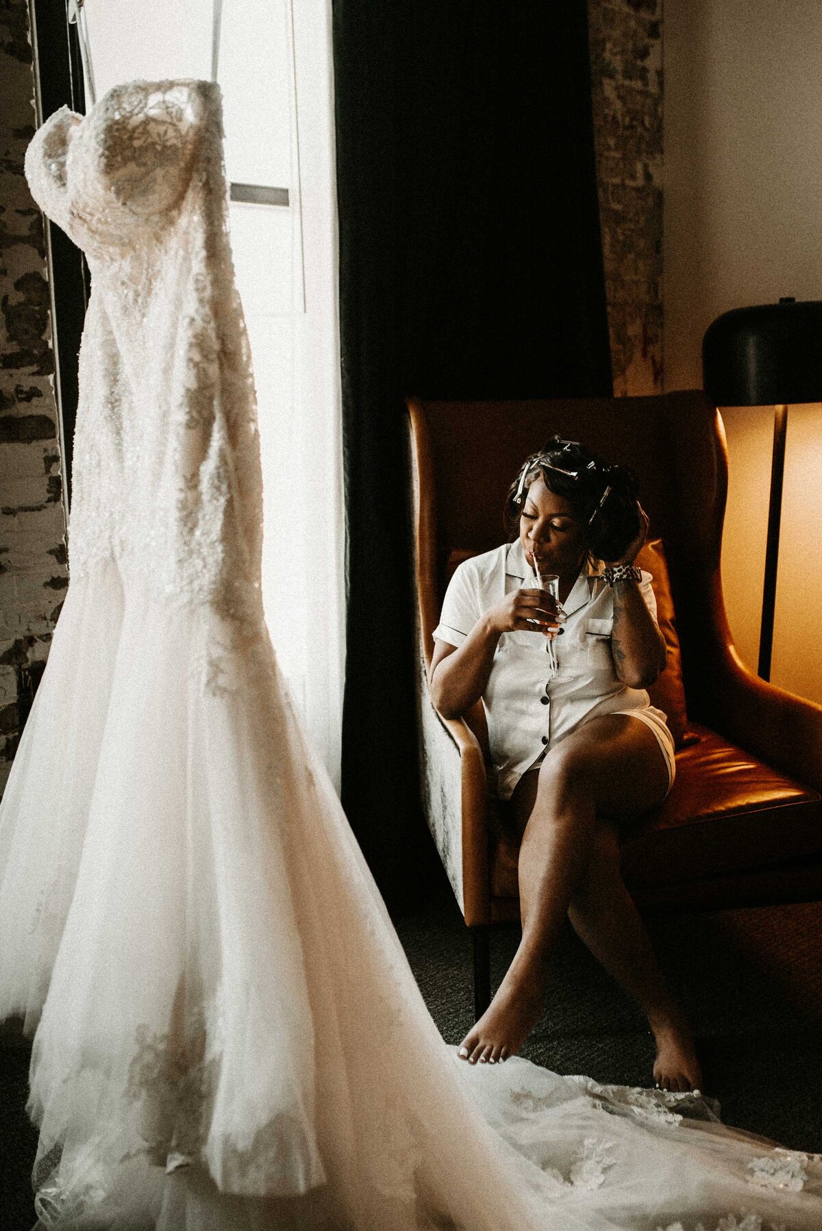 the-last-hotel-St-Louis-wedding-getting-ready-bride-Wedding-photographer