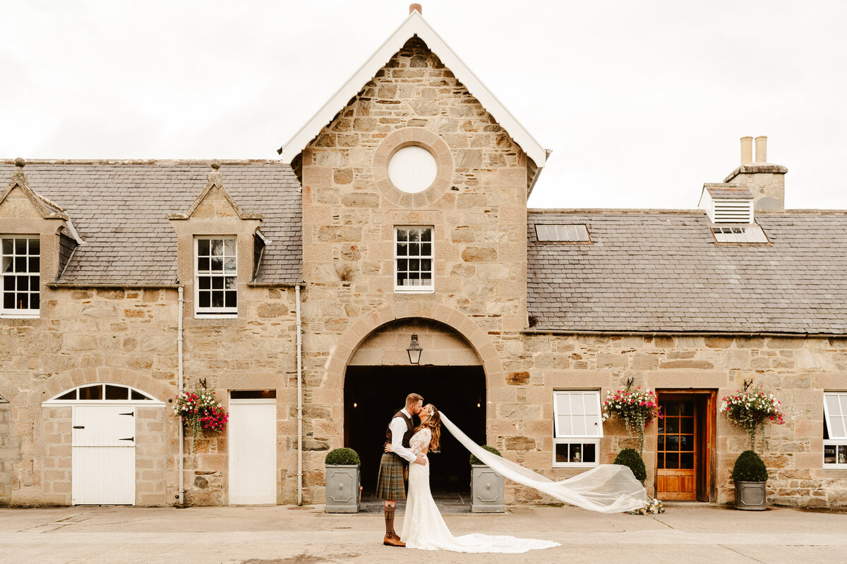 Danielle-Leslie-Photography-2023-Aberdeen-Wedding-Photographer-Aswanley-Hunter-Previews-2-0017