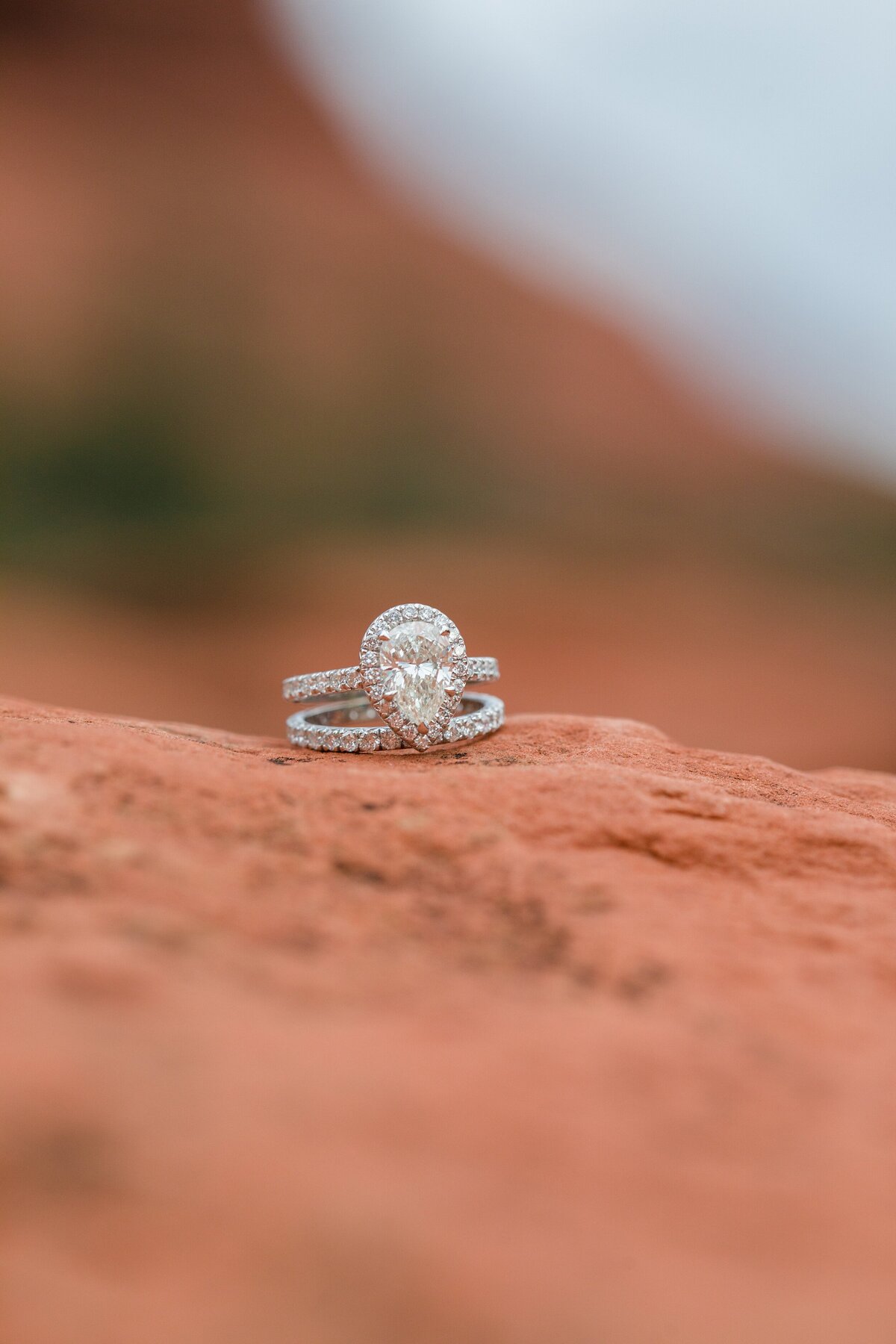 Bell Rock_Sedona_Danielle_Holman_Photography_Engagement_0005