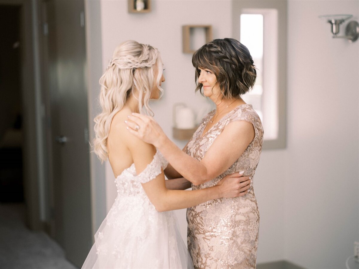 calgary_wedding_photographers_nicole_sarah_bearspaw_LO-34_websize