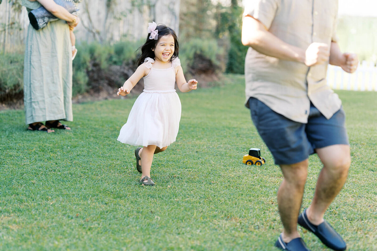 Sydney-inner-west-family-photography-playing-backyard