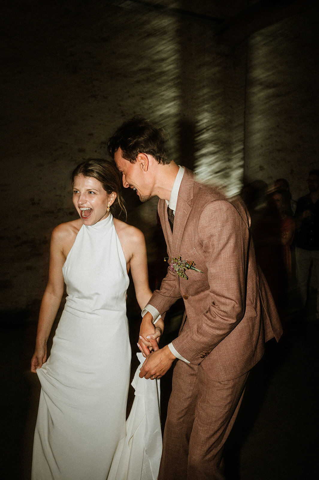 Herentals, salon weddings, moody, authentiek, alternatief trouwen,bruid, 2026, elopent, intiem, spontaan, tijdloos, trouwfotograaf, antwerpen - dansendansendansen-39