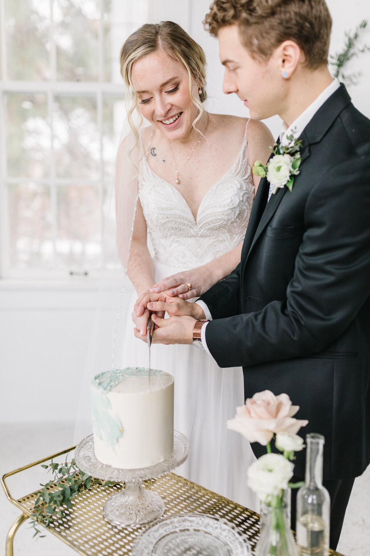 bride-groom-cutting-cake-spokane.jpeg