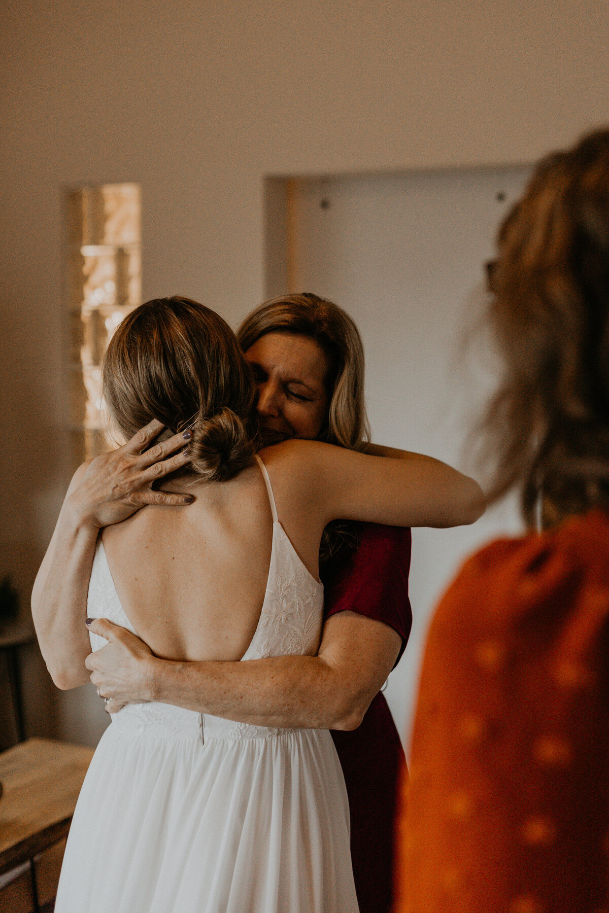 mom and daughter hugging before ceremony