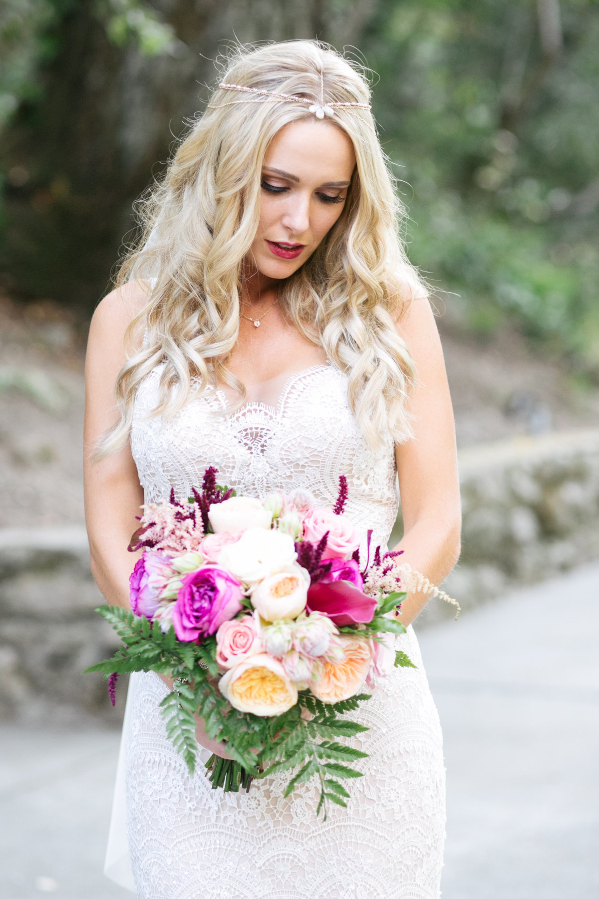 boho bride with pink bouquet