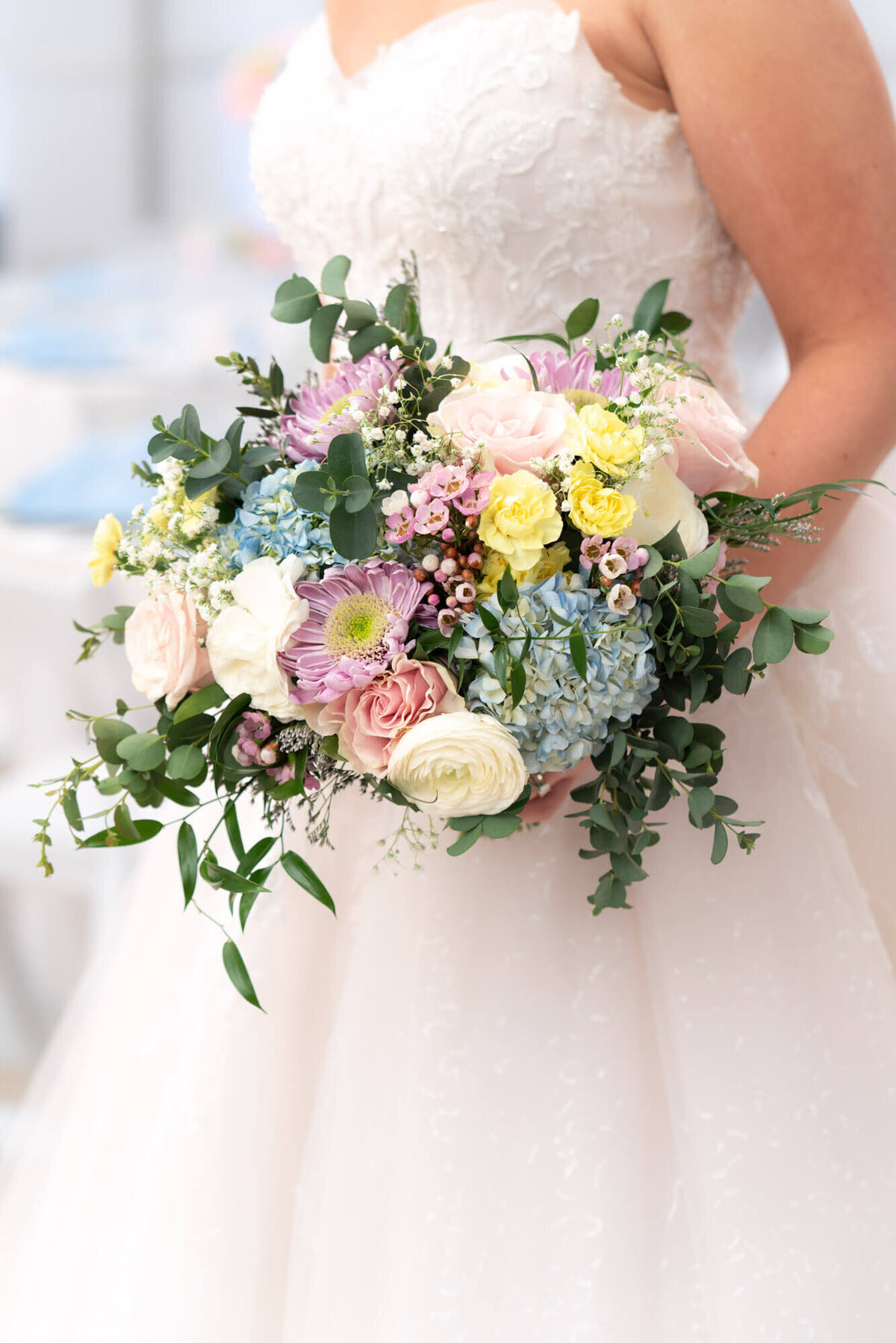 spring-bridal-bouquet