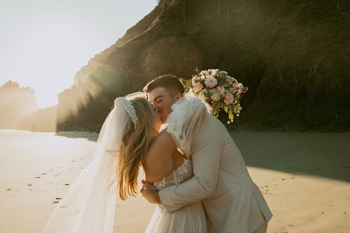 Emily-Noelle-Photo-Wedding-Photos-Cannon-Beach-Oregon-02695_websize
