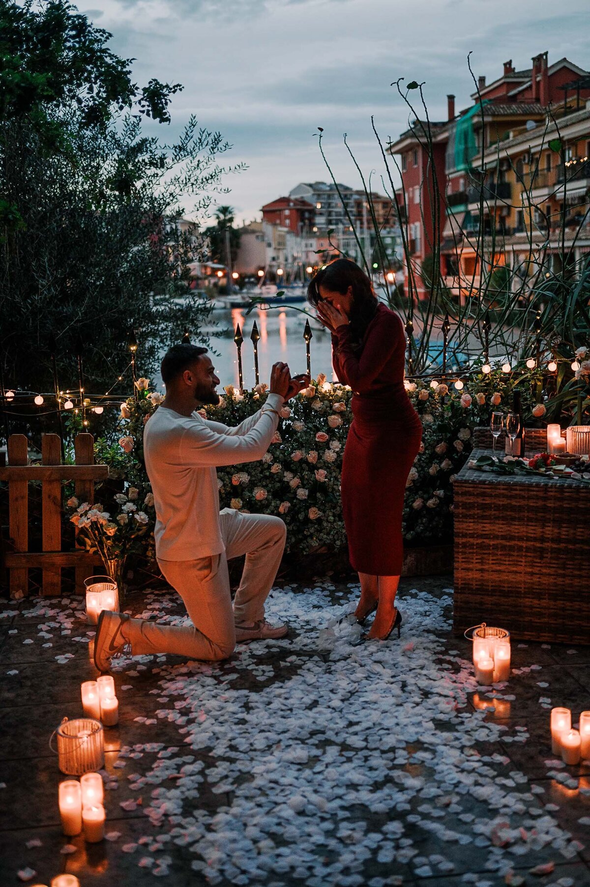 marriage-proposal-valencia-flowers-candles-lights-15