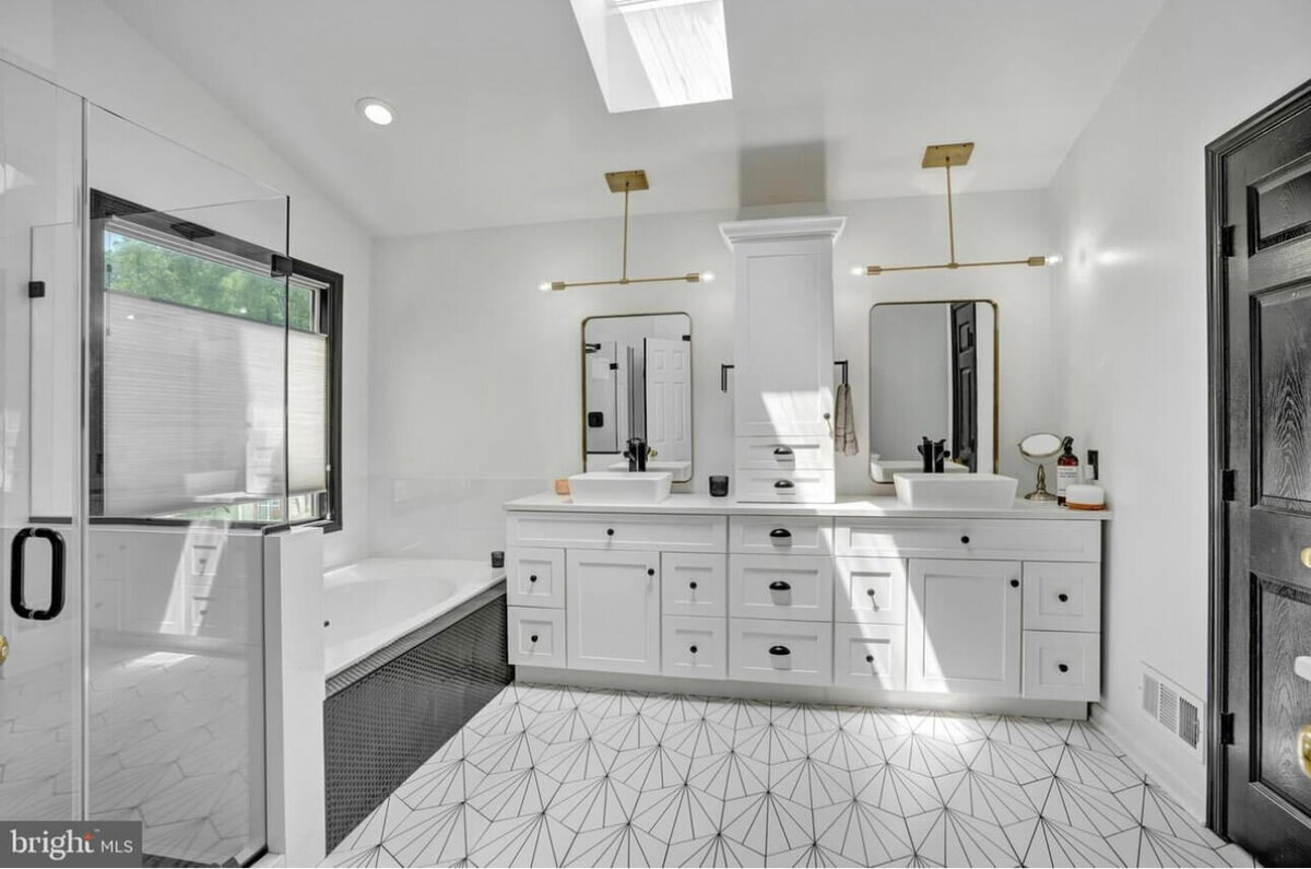 Luxury-Modern-Bathroom-Double-Vanity-With-Geometric-Tiles