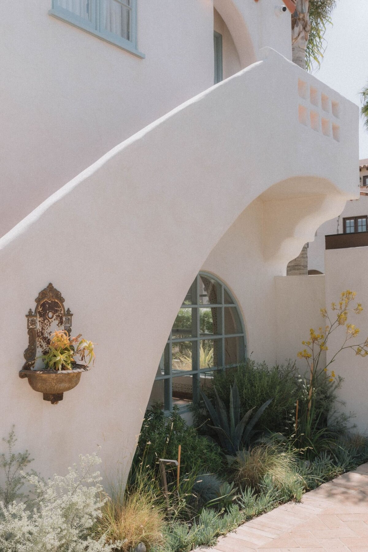 pretty-palm-leaf-event-co-caroline-and-phillippe-wedding-06