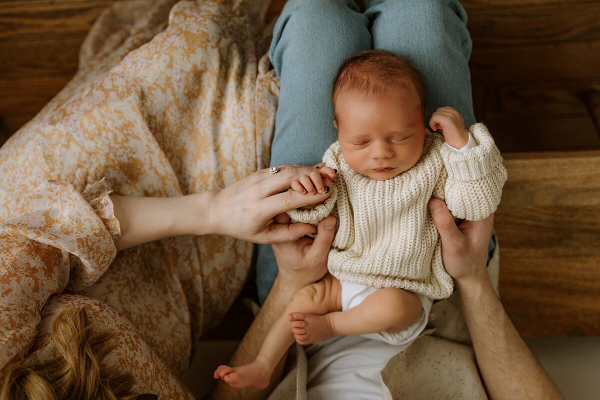 I am your Calgary newborn photographer, dedicated to creating precious memories of your baby's early days. Join me in capturing the love and joy of this time.