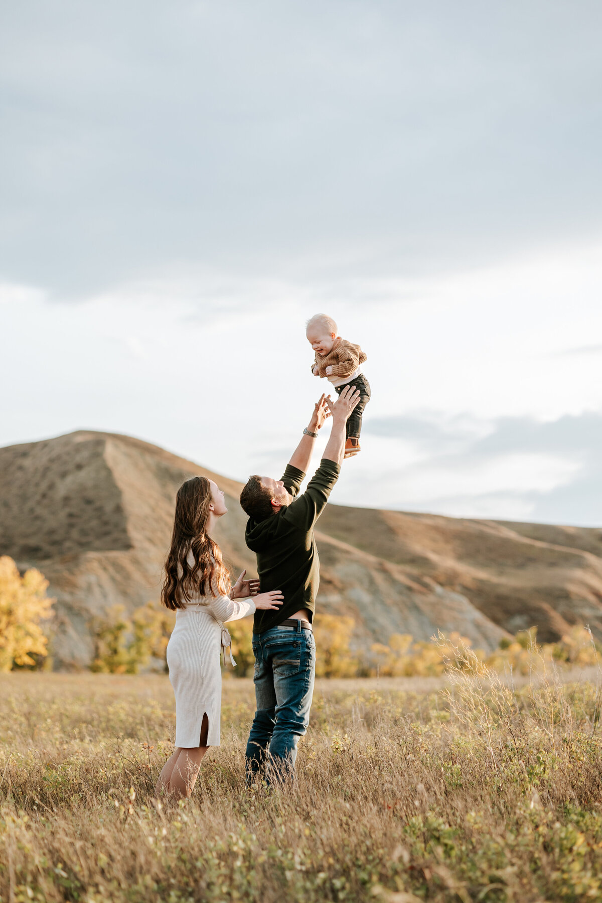 Fall Southern Alberta River Bottom Family Session (3 of 6)