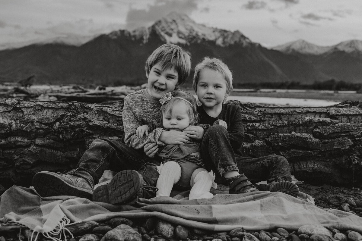 9L0A1121Alaska_MatanuskaRiverFamilySession