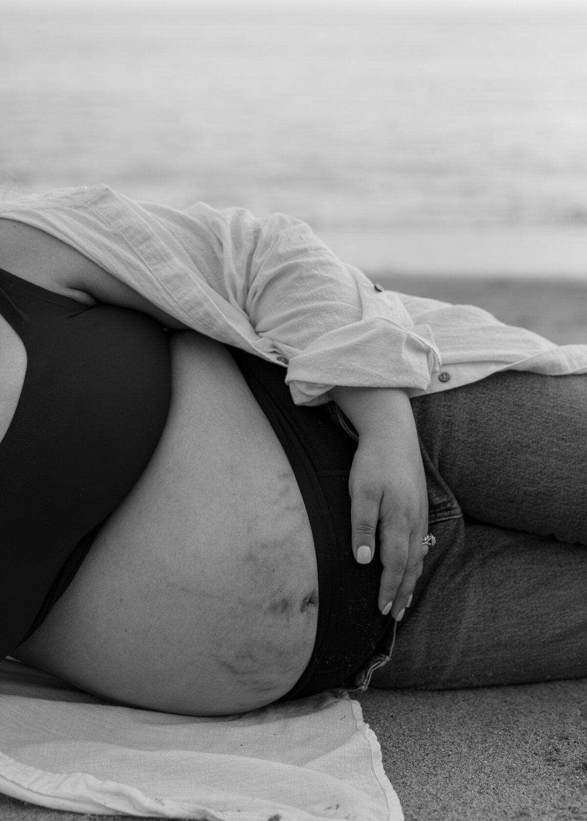 black and white maternity photo detail shot
