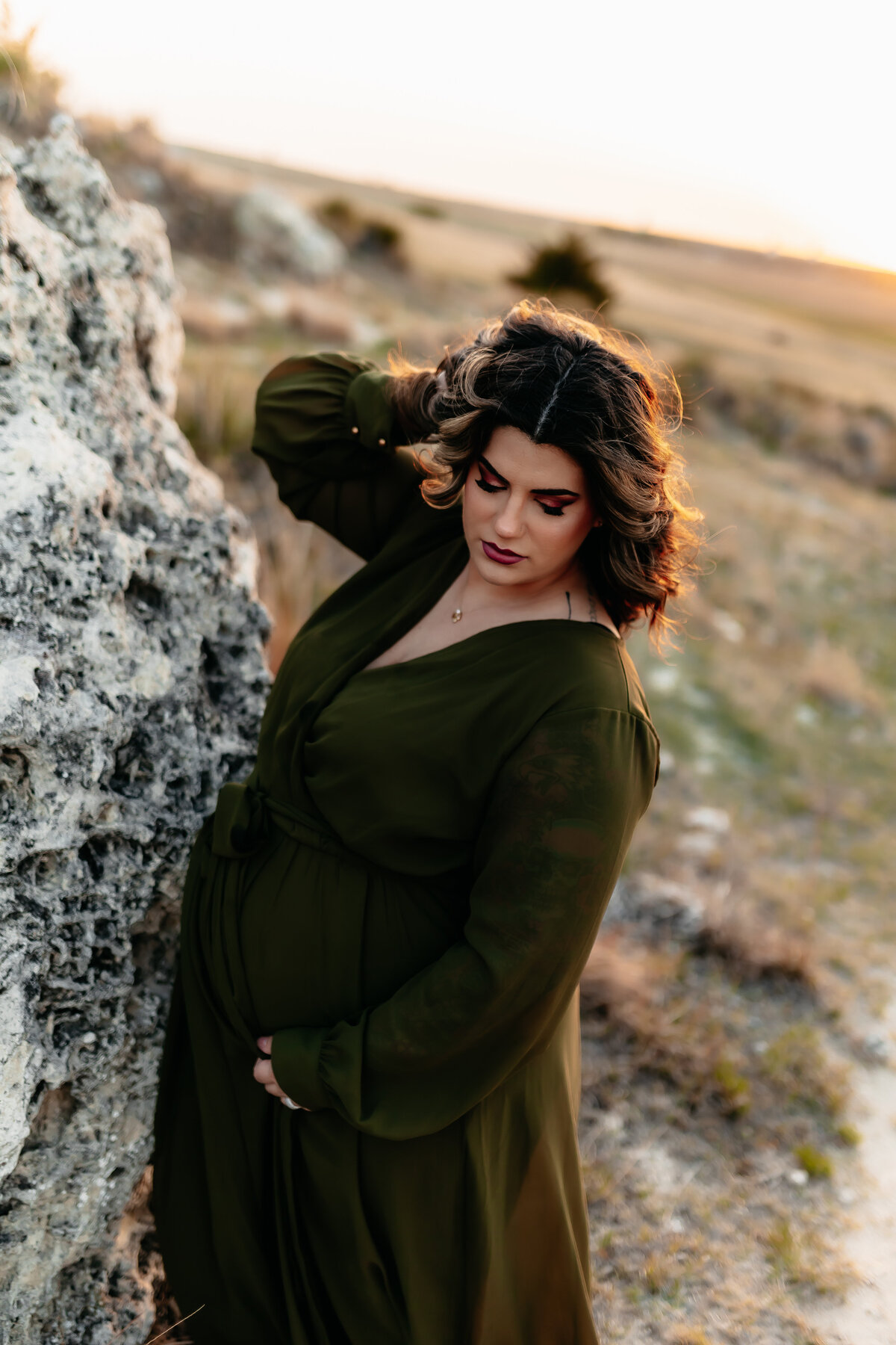 MATERNITY SESSION AT SUNSET ROCK