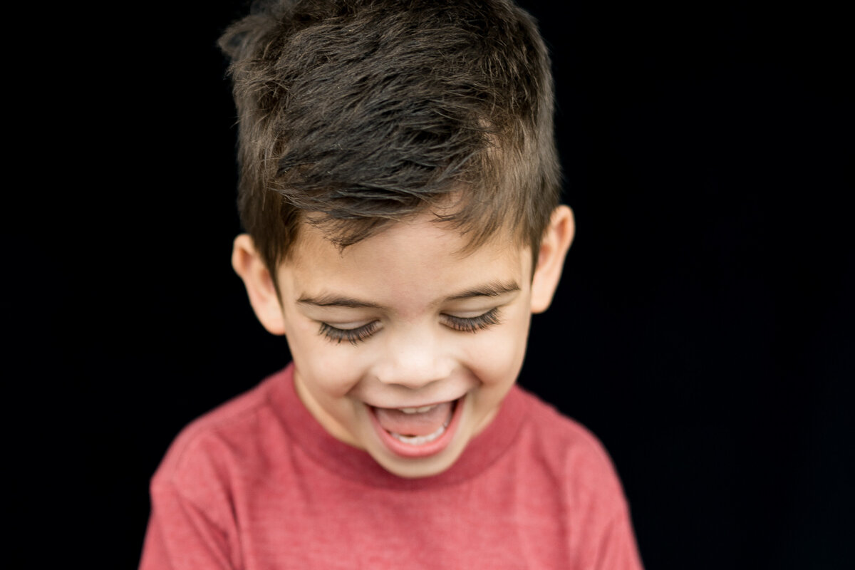 richmond-school-pictures-siblings-preschool-elementary-black-backdrop-fine-art-rva13