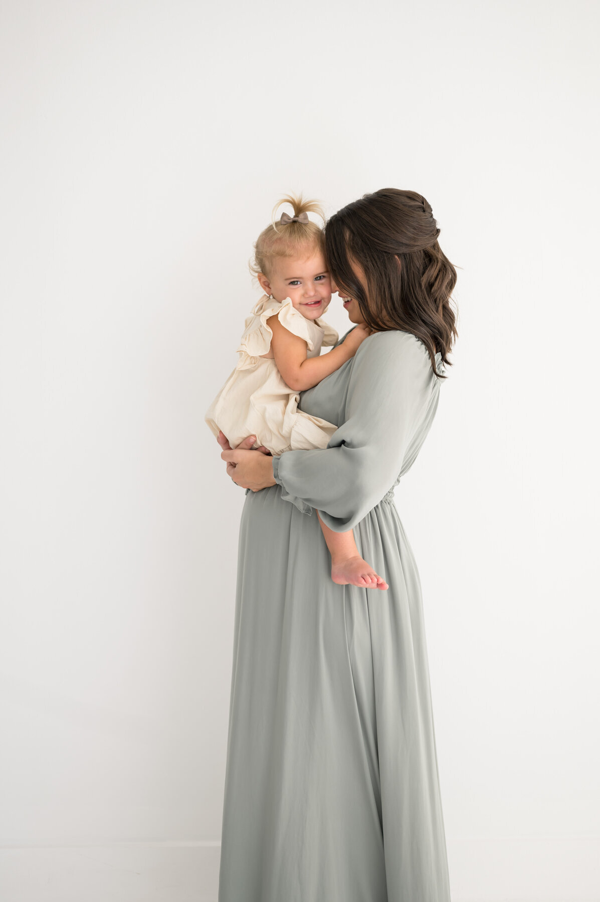 Jennifer-Maternity-2025-10_(1800)