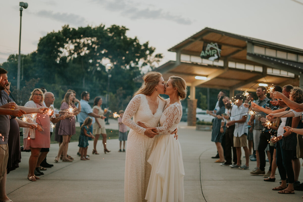 queer-summer-wedding-ankeny-iowa-03