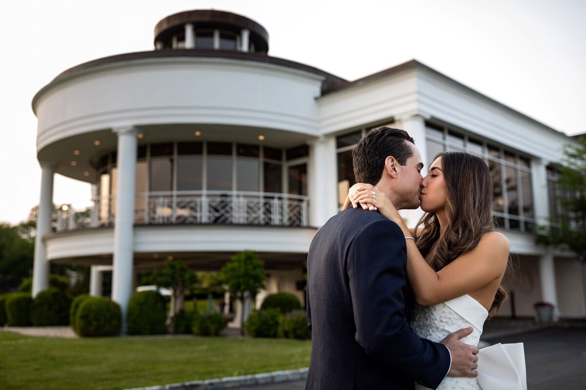 emma-cleary-new-york-nyc-wedding-photographer-videographer-venue-glen-island-harbour-club-14