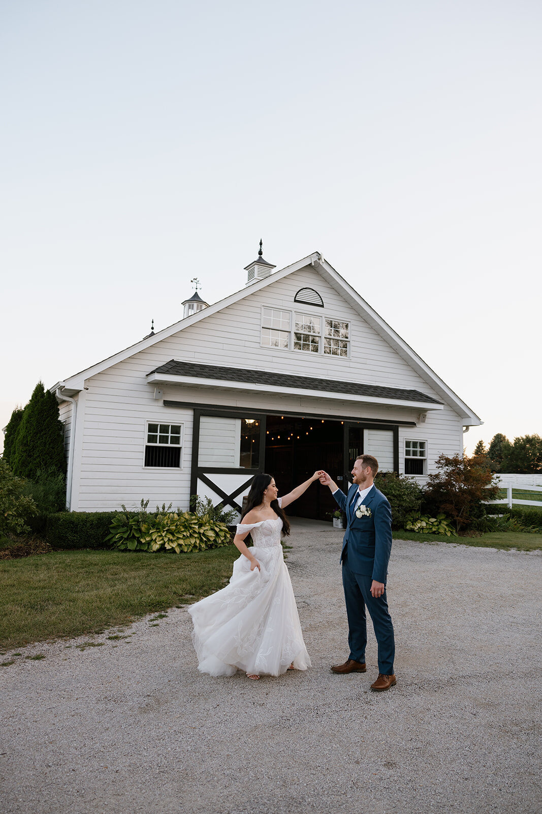 Oswego Illinois Wedding Portraits Barn
