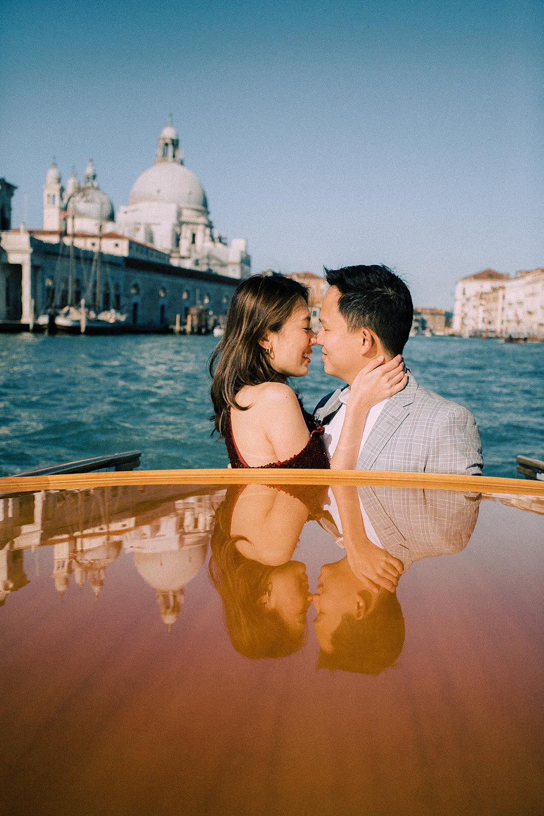 Venice-taxi-boat-luxury-photoshoot-couple-wedding18