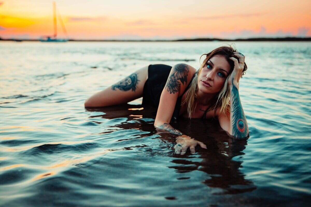 water boudoir photo shoot - lynn dee photography