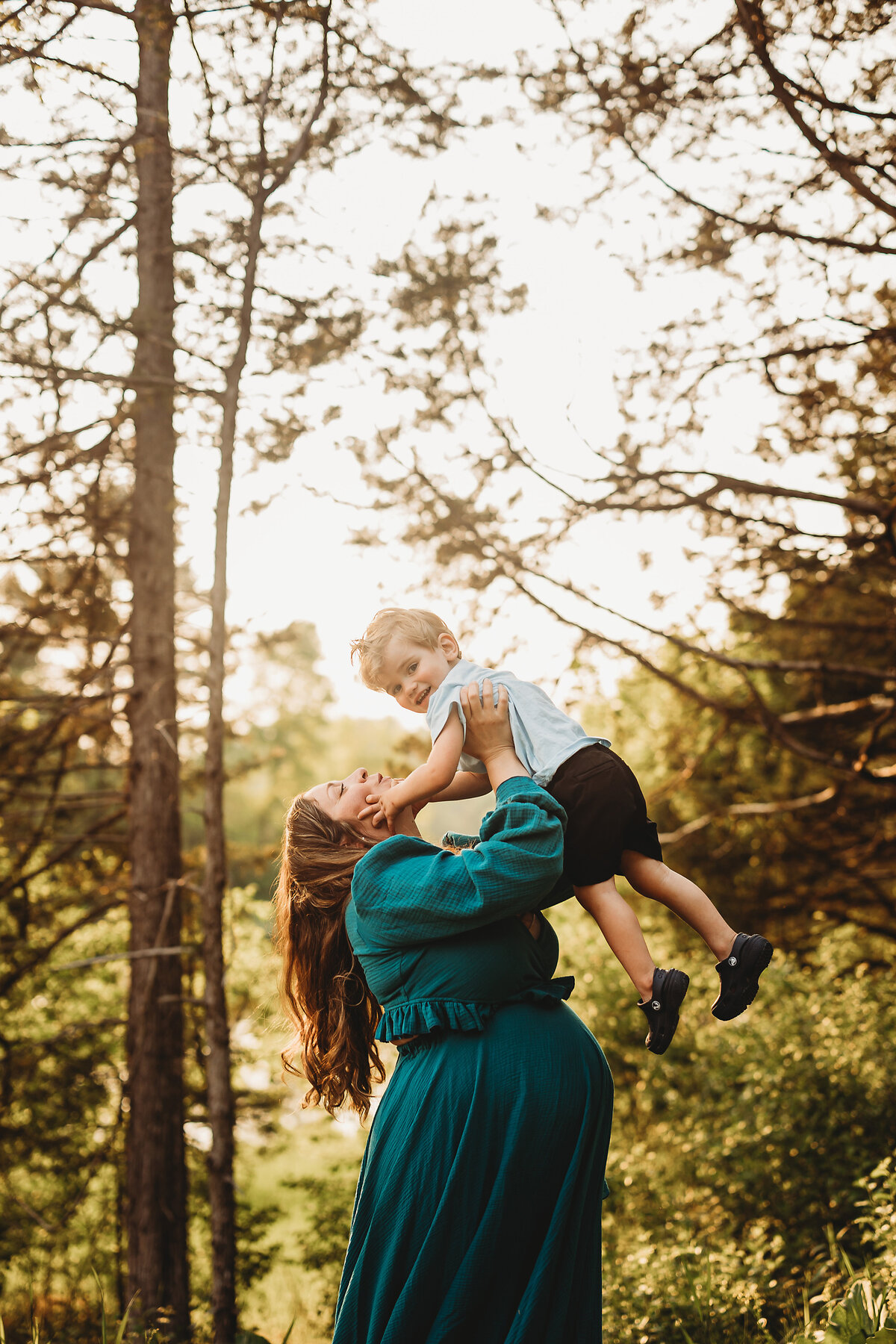 chisago-county-maternity-photography-love-between-mom-and-baby