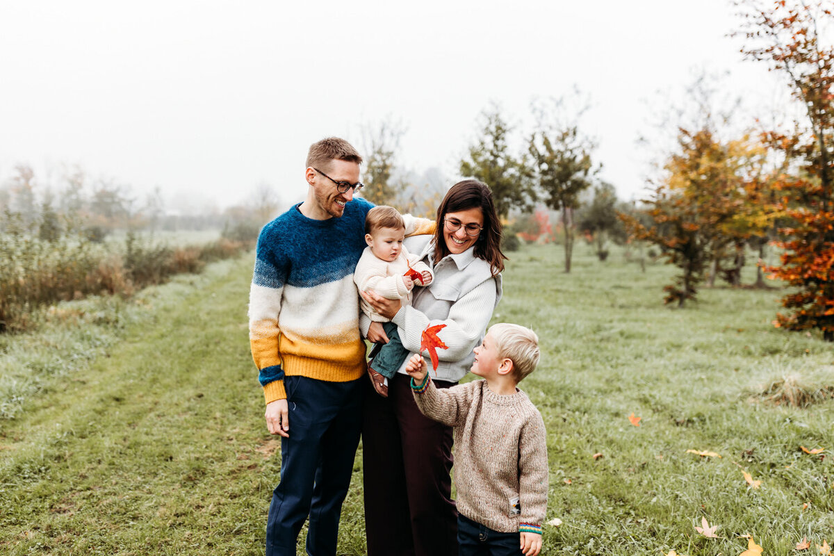 Kerst_Minisessie_in_de_natuur_Heist_op_den_Berg_Tine_Storms_Photography-17