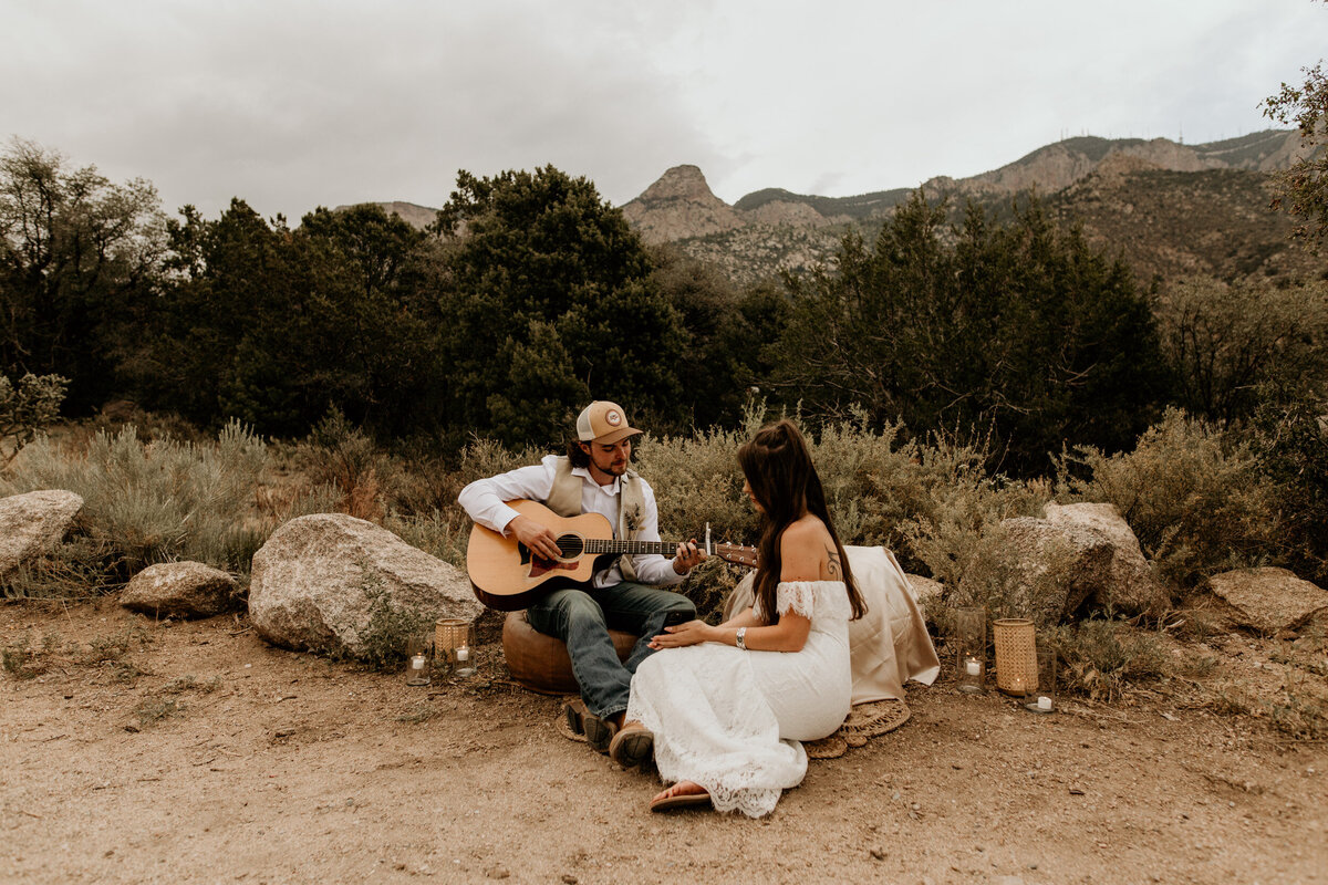 groom singing to new wife and playing guitar at the Albuquerque foothills