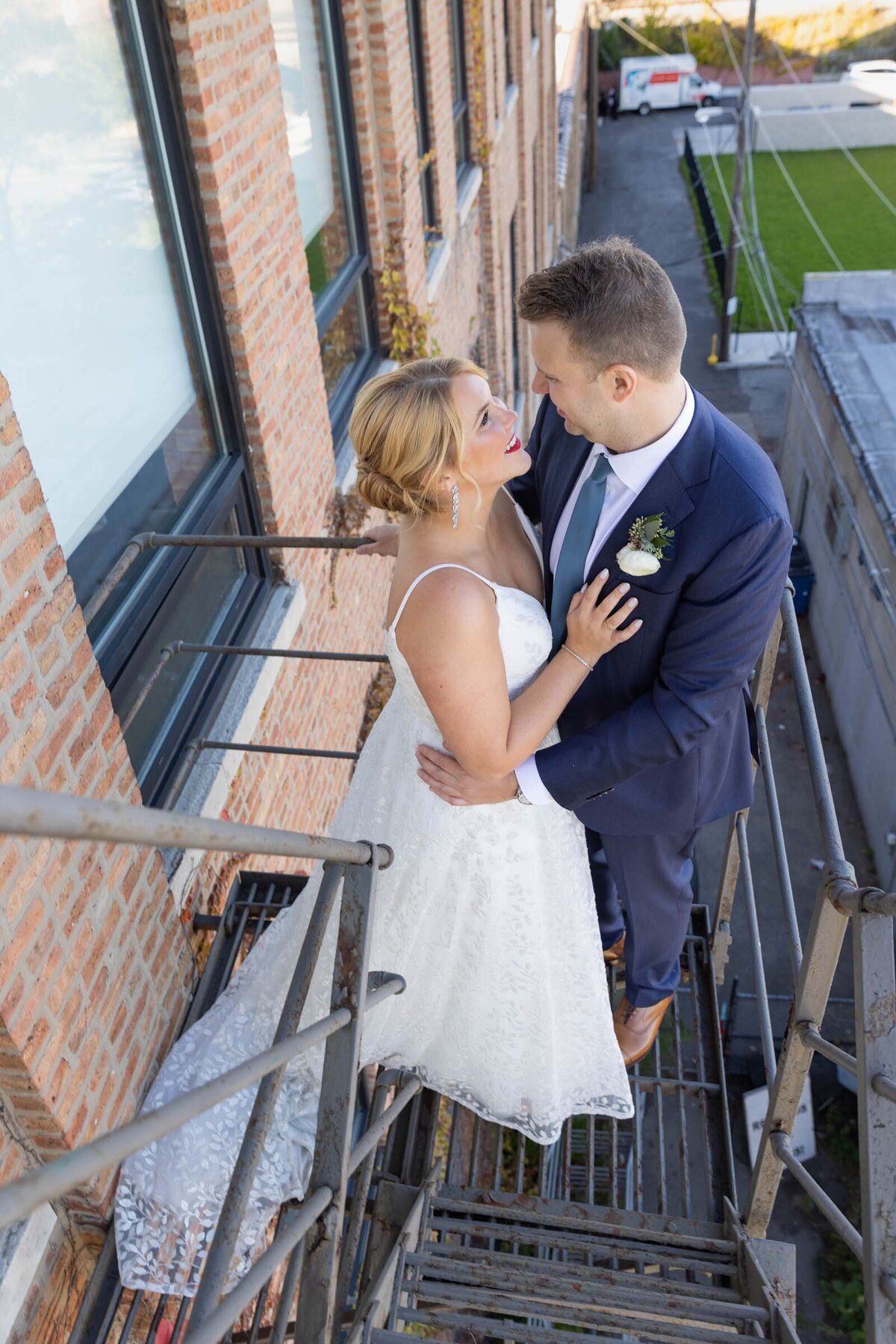 bride-groom-fire-escape-industrial-newlyeds