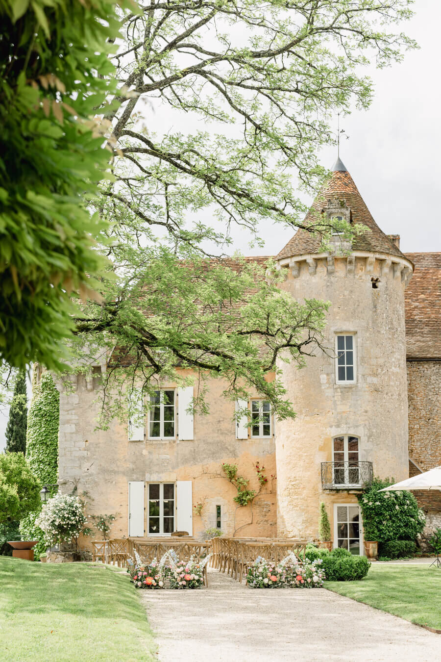 luxury - wedding - france - planning - flowers - florals - florist -chateau - soutfrance 14
