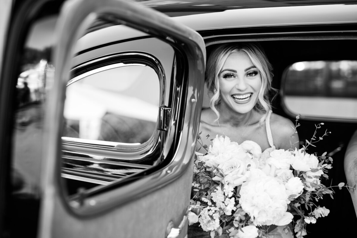 Niki Marie Photography Classic Timeless Wedding Photographer Detroit Michigan Chicago Illinois New York New Destination Travel Fine Art High End Luxury Wedding Engagement Elopement Photo Black White Elegant Traveling Travel City31