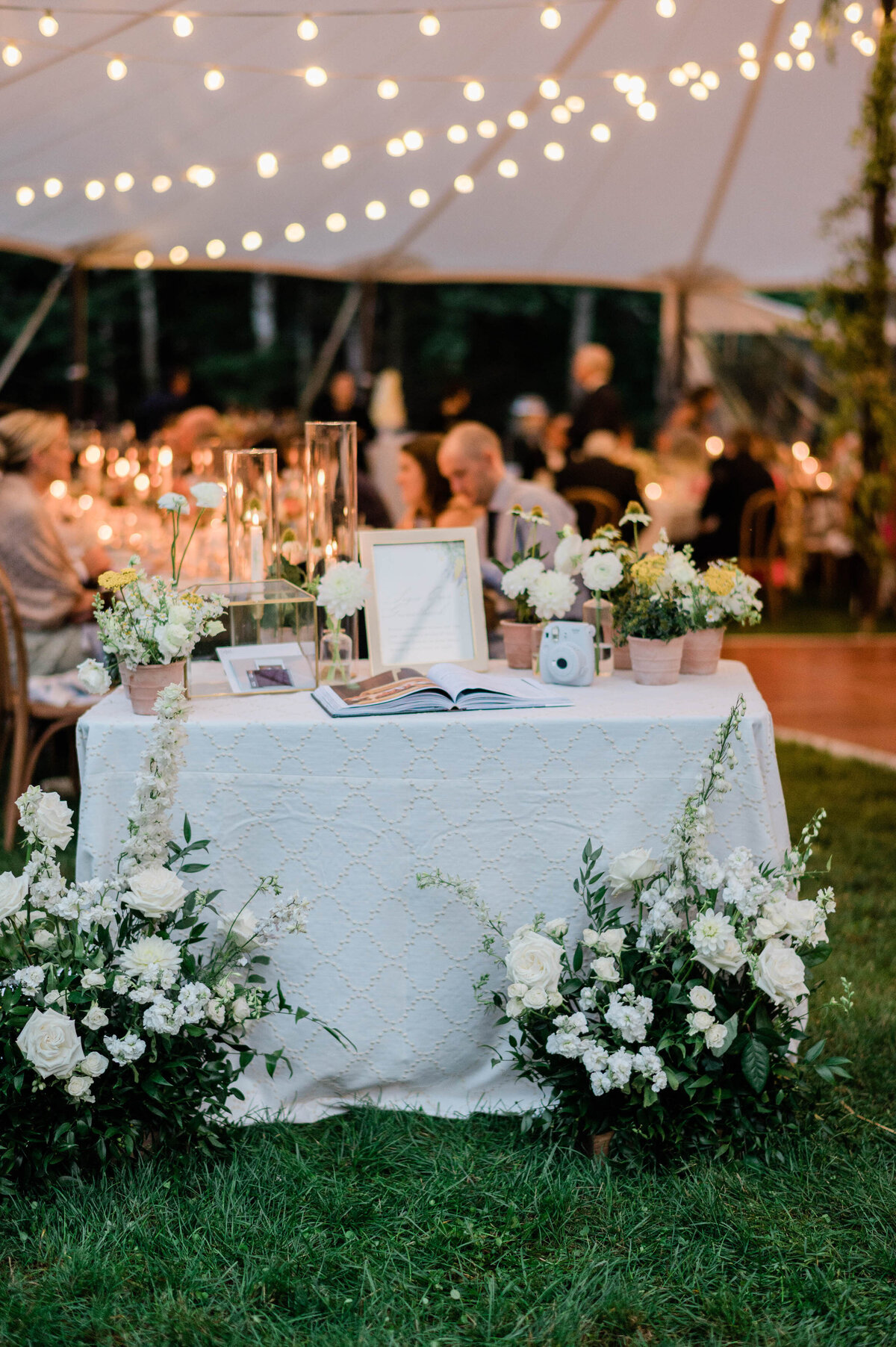 Reception place setting with florals