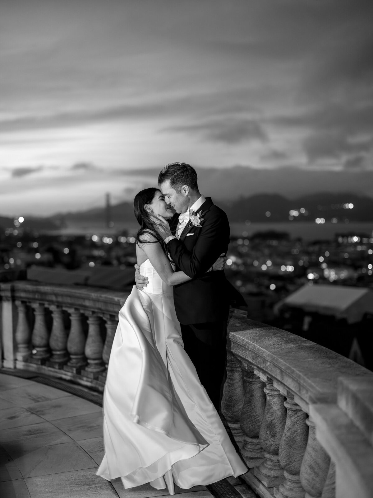 san francisco-flood-mansion-wedding-photography-catholic-wedding-classic-blackandwhite-churchwedding-wedding-thedejaureguis-059