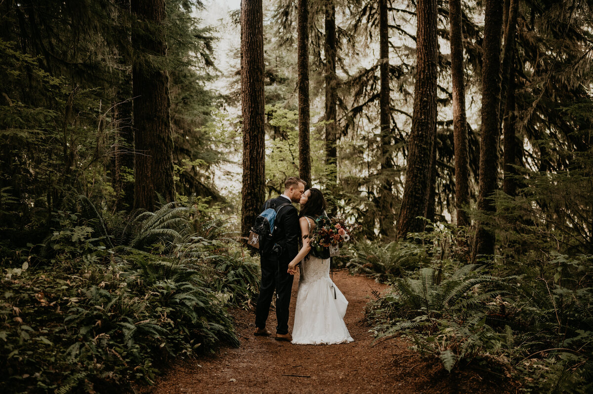 Brit Rader Photography_Fall Oregon Forest Hiking Adventure Elopement Wedding-4043