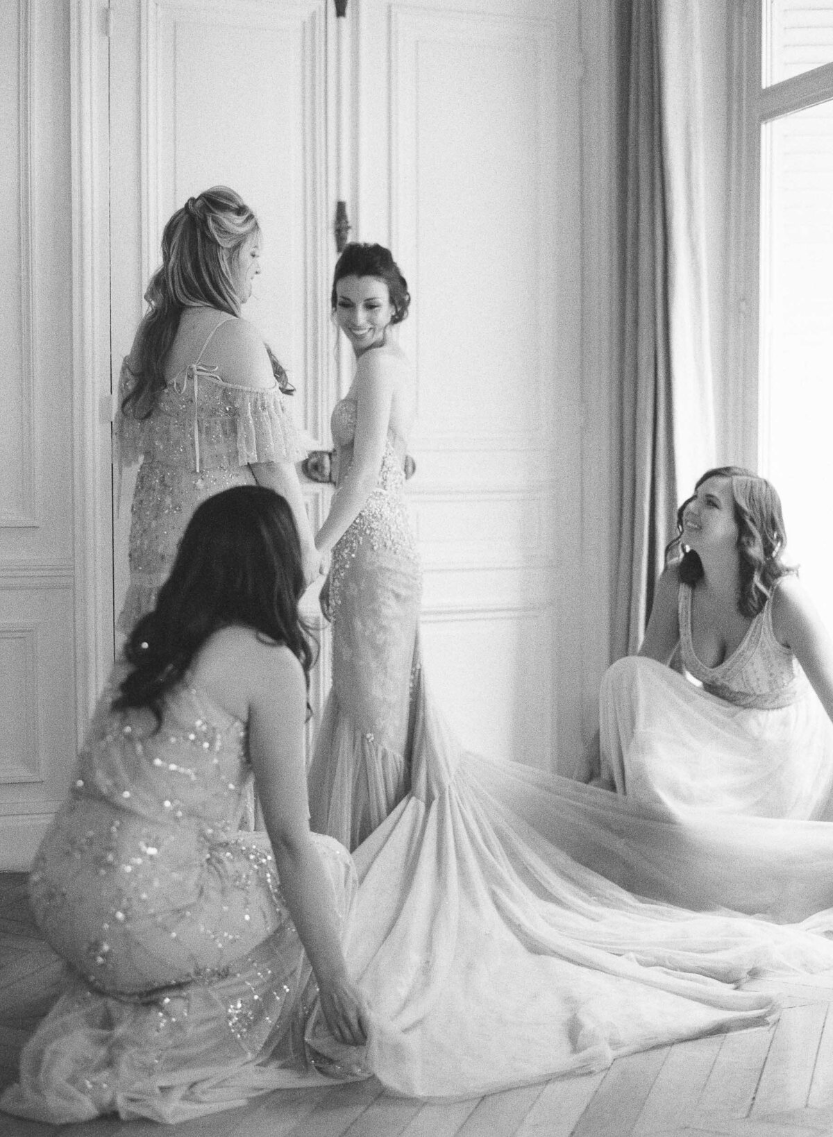 10-Paris-wedding-bridesmaids-Alexandra-Vonk-photography