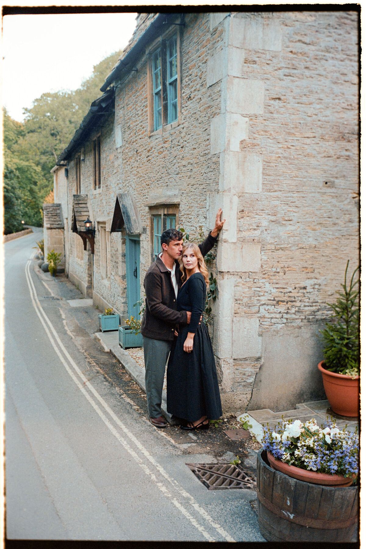 castle-combe-couple-portraits-analogue-1