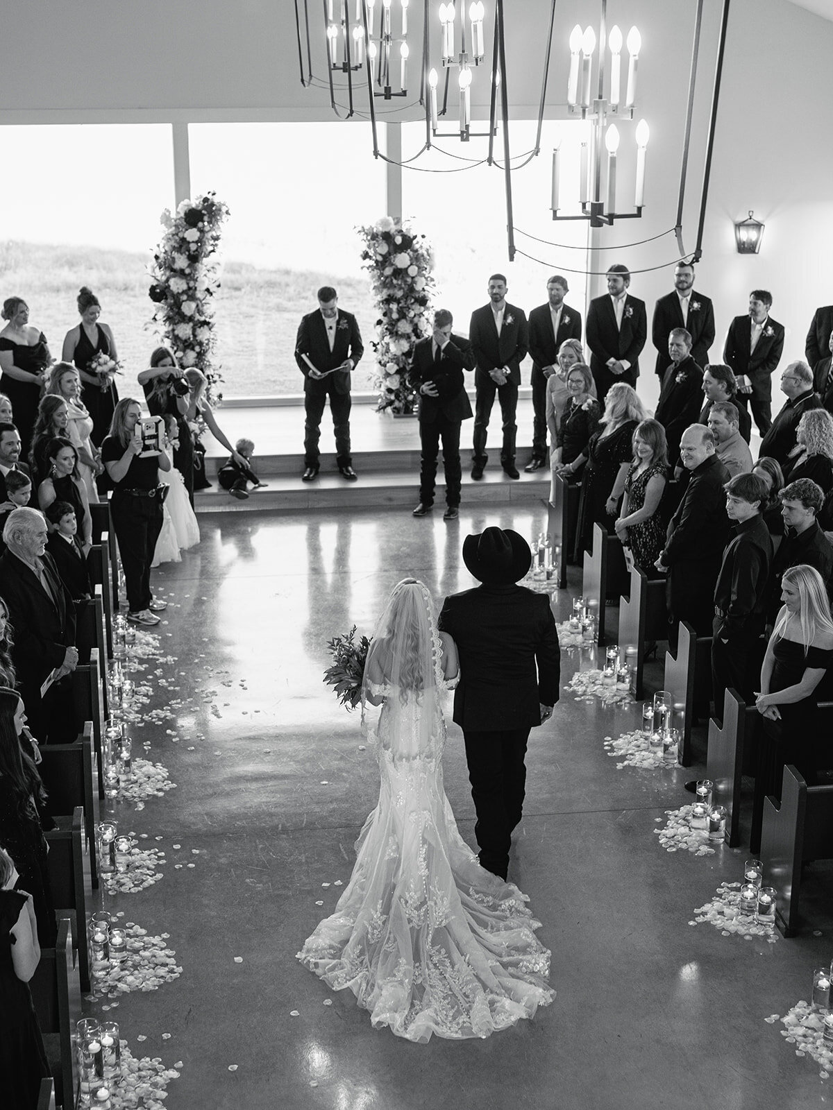 2025-10-11_DykesWeddingPreviews_MollyMurphyPhotography-53