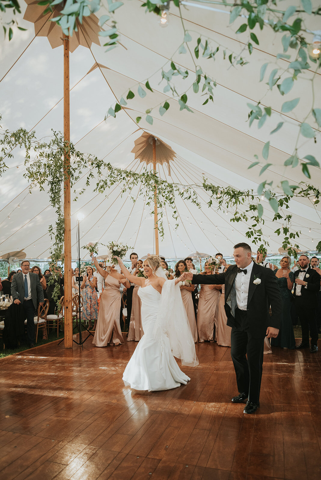 MODERN-GARDEN-MANSION-SUMMER-WEDDING-LINDSAY-BESNIK_PHOTOS_BY_MARIA_B_LUNG_0723