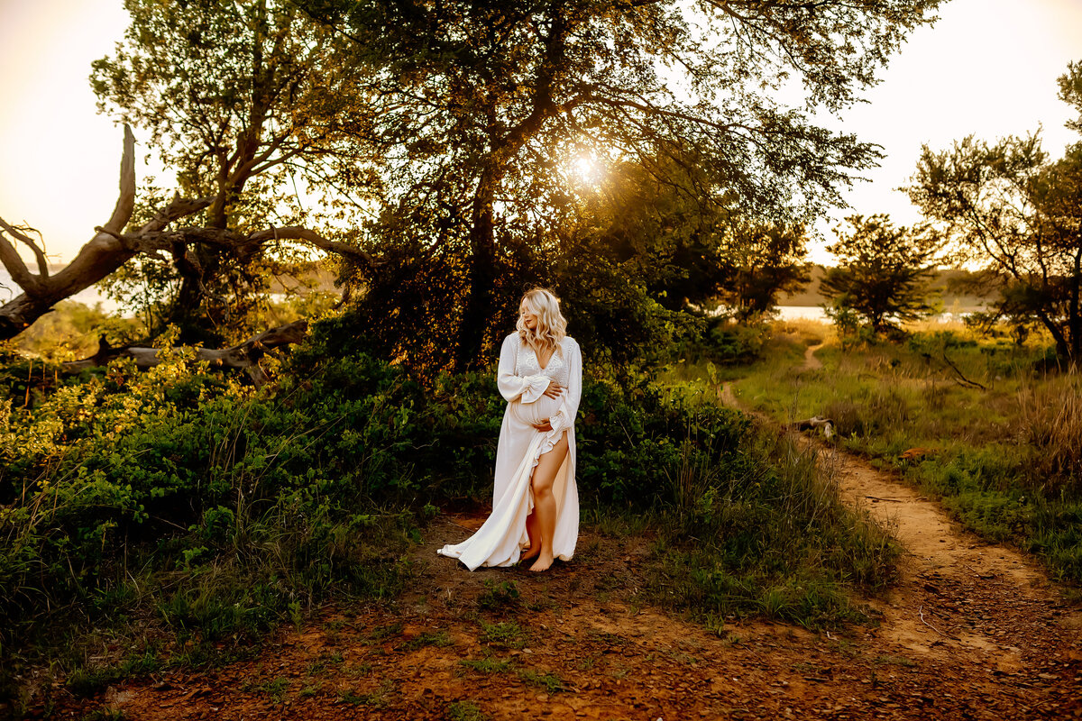 Maternity Session on the lake | Crowley, Texas Family and Newborn Photographer