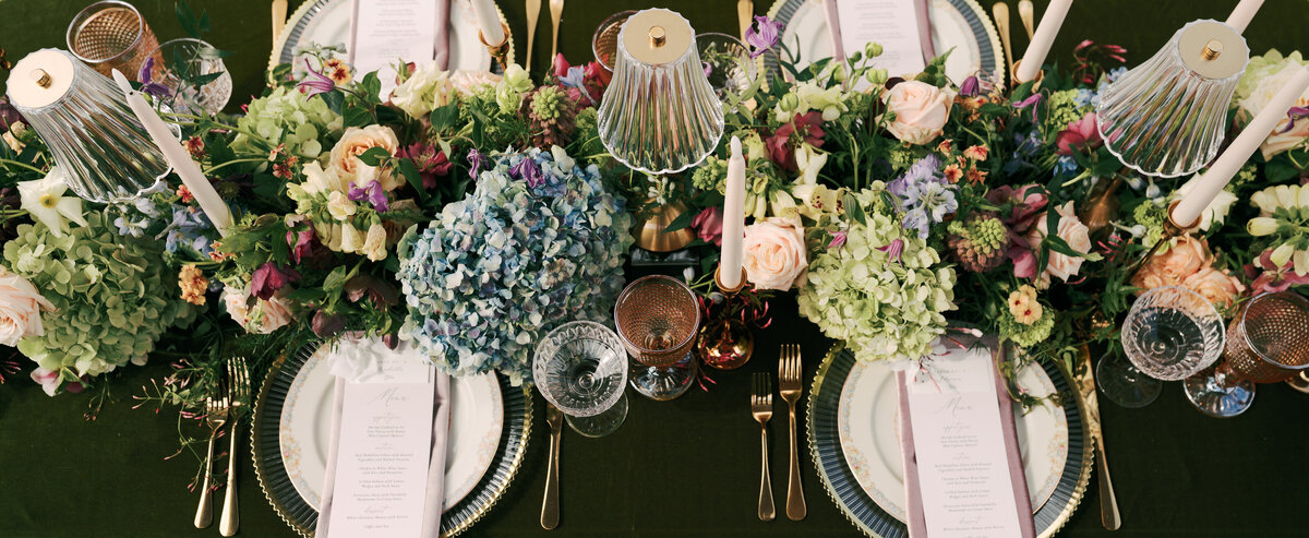 green-velvet-floral-tablescape
