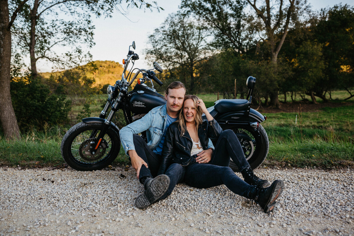 couple-by-motorcycle