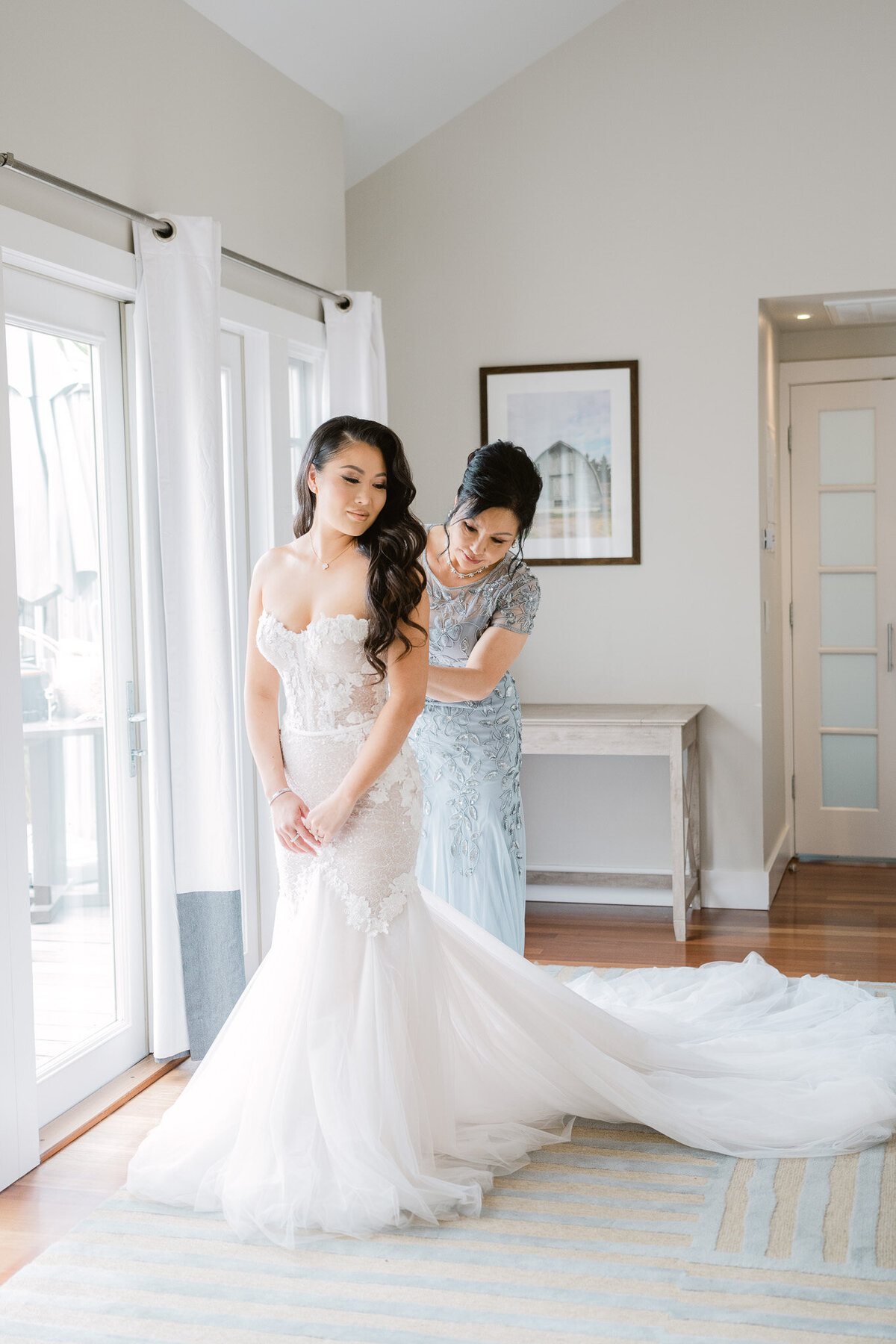 Beautiful bride getting ready photos