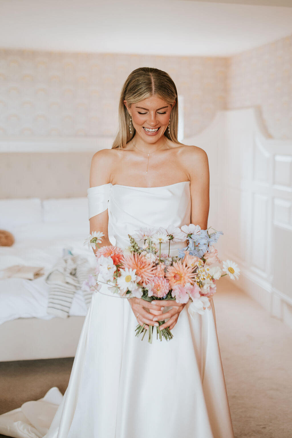 Issy-and-Bella-Floral-Design-Wedding-Florist-Herefordshire-Broadfield-Court-j&N24